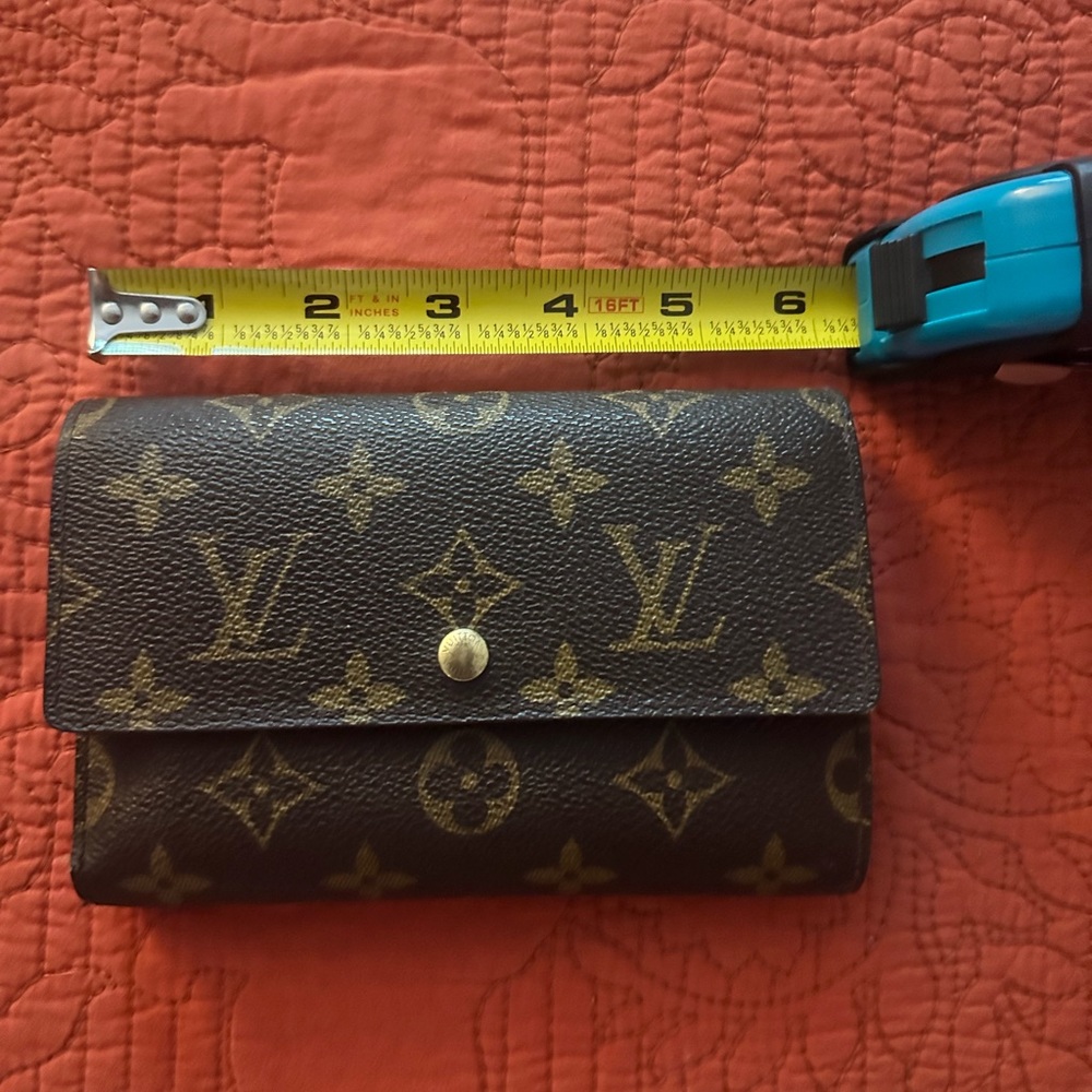Women’s louis Vuitton  tri fold wallet.  Excellent condition.
